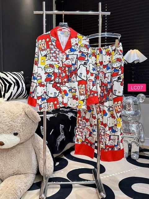 KITTY RED SET LONG PANT SHORT SLEEVER (BUST 130CM)