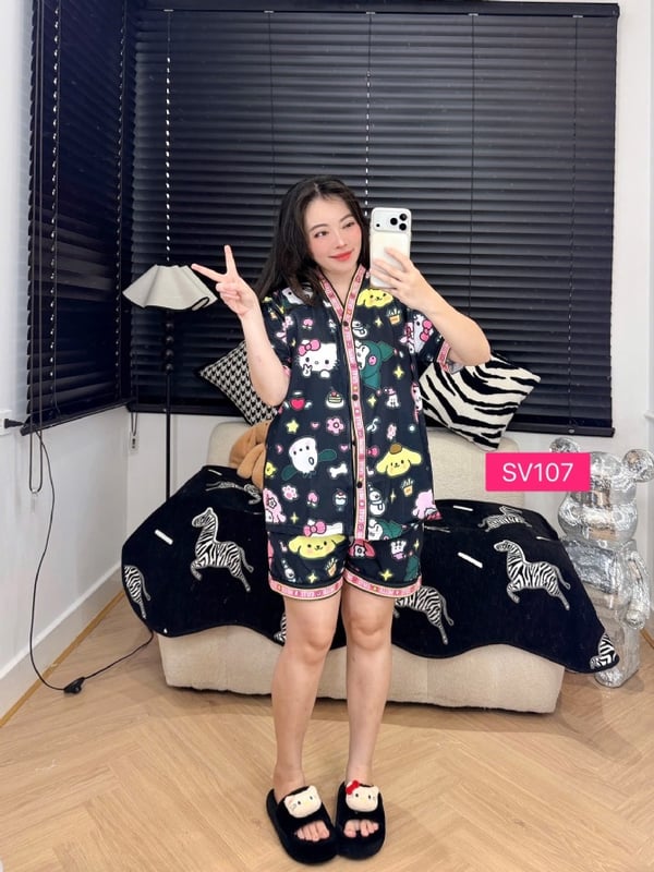 Sanrio black v neck set (free size)